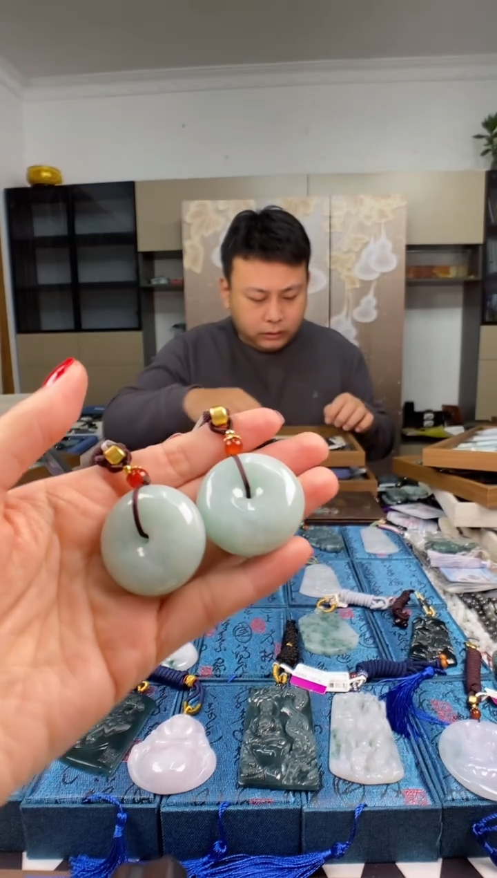 颈饰未镶嵌翡翠 多样性发其一