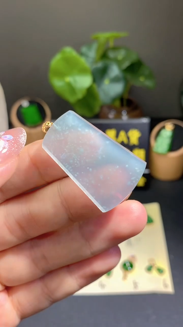 翡翠18K金镶嵌颈饰翡翠A货