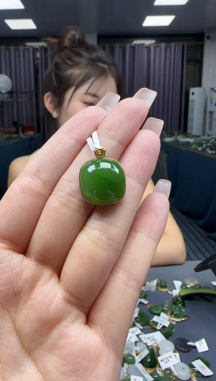和田玉18K金镶嵌挂件1