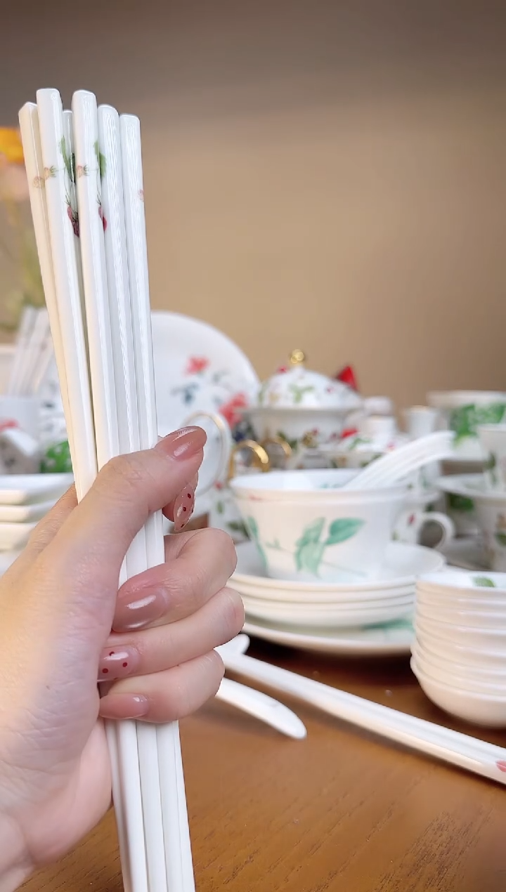 【闪购商品】高骨瓷筷子六对高骨瓷筷子六对