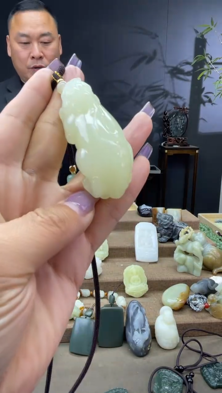 颈饰未镶嵌和田玉1