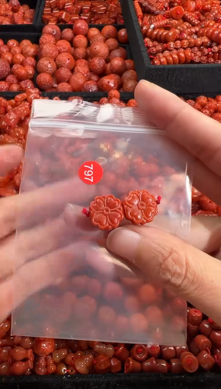南红玛瑙未镶嵌颈饰1