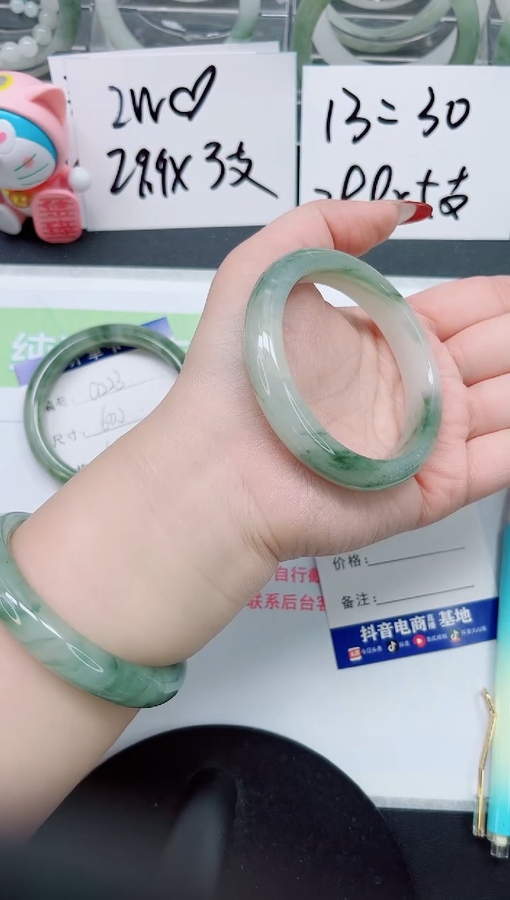 【闪购商品】石英质玉手镯合金a224
