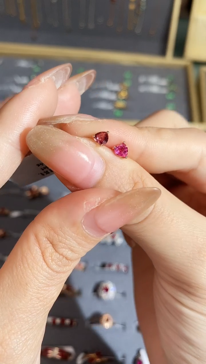 【闪购商品】碧玺猫眼耳饰18K金镶嵌耳钉