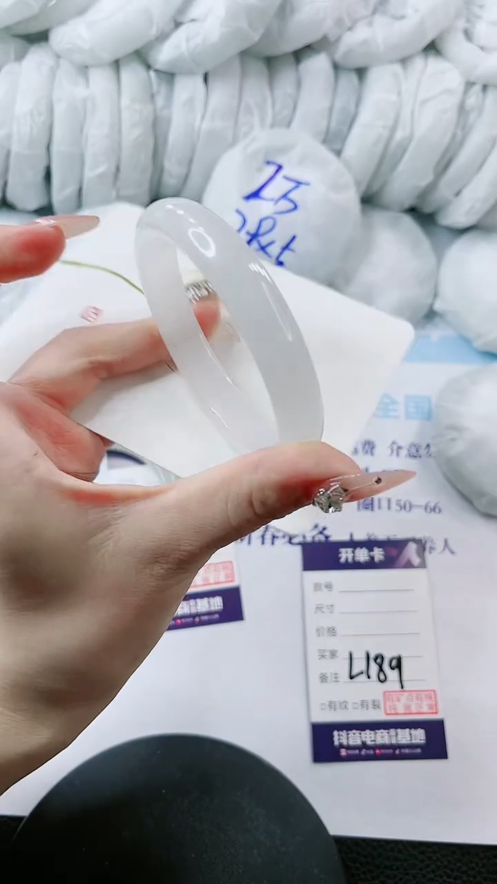 【闪购商品】石英质玉手镯未镶嵌多样性发货L189