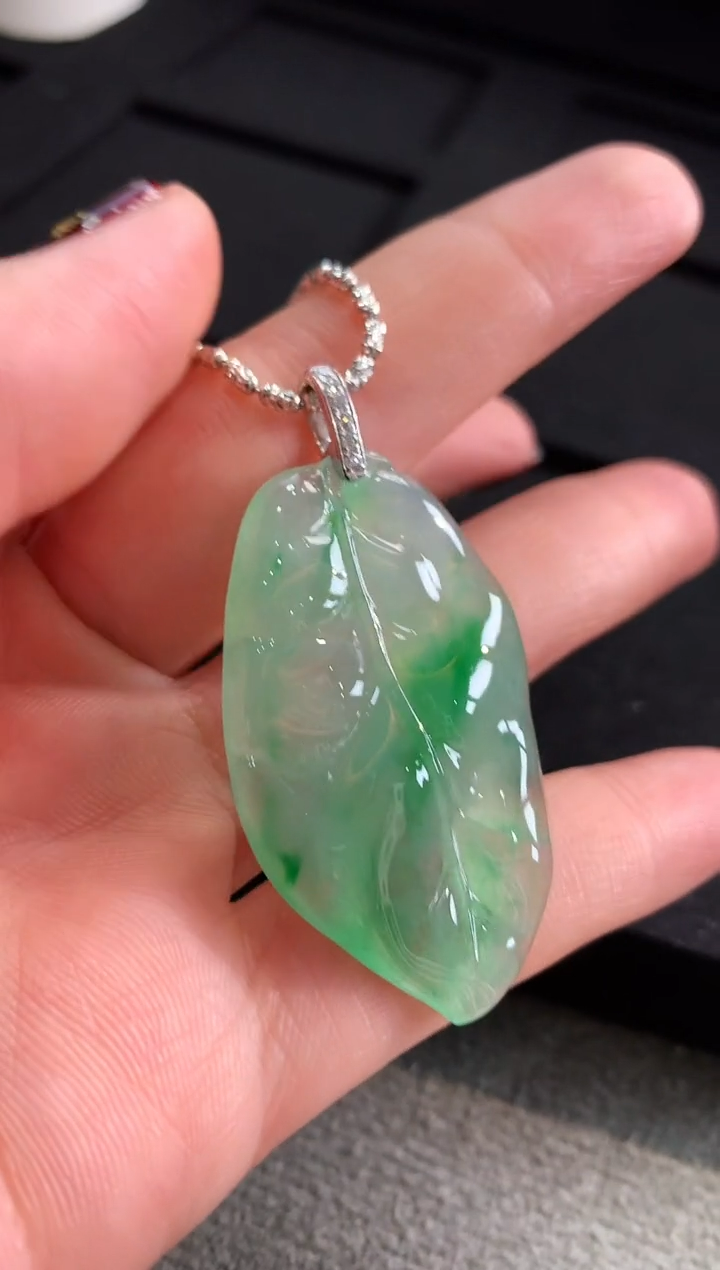 【闪购商品】翡翠吊坠(不含链)18K金镶嵌吊坠