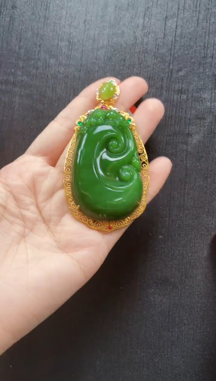 吊坠(赠链)18K金镶嵌和田玉多样性发一