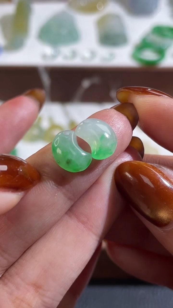 【闪购商品】定制翡翠未镶嵌10*6.8*2.9月亮300