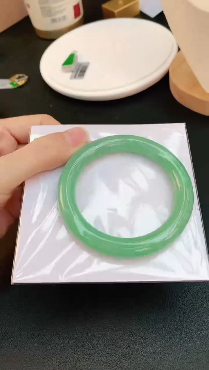 【闪购商品】翡翠手镯未镶嵌赠礼盒证书 小君