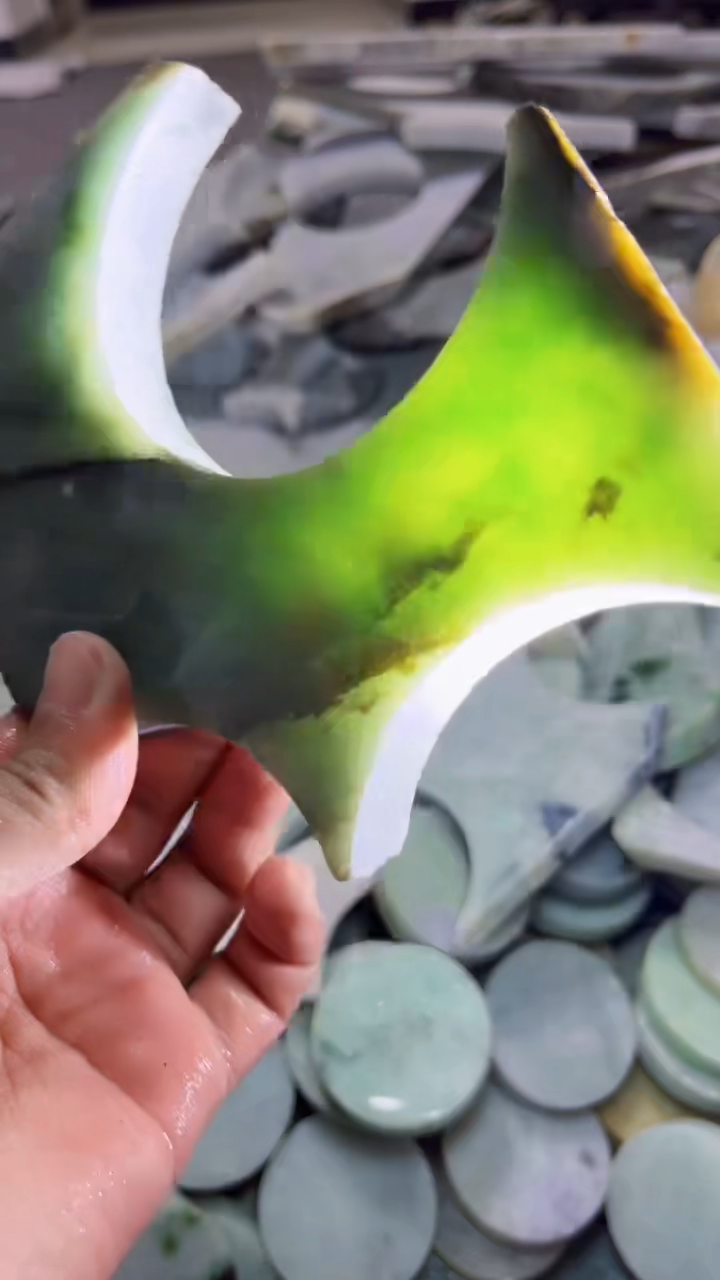 【闪购商品】翡翠挂件未镶嵌A货康壹082