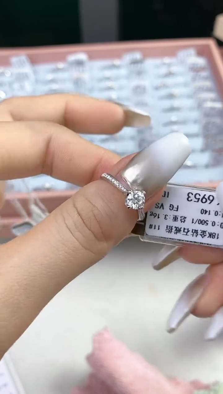 【闪购商品】钻石戒指/指环18K金镶嵌剪标不退换