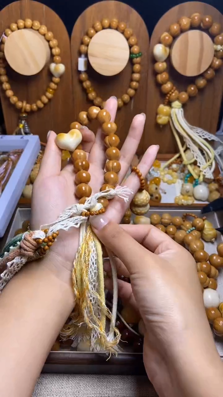 手串猴头核桃ᥫ***?全品新光面爱心花生吊坠新绿流苏