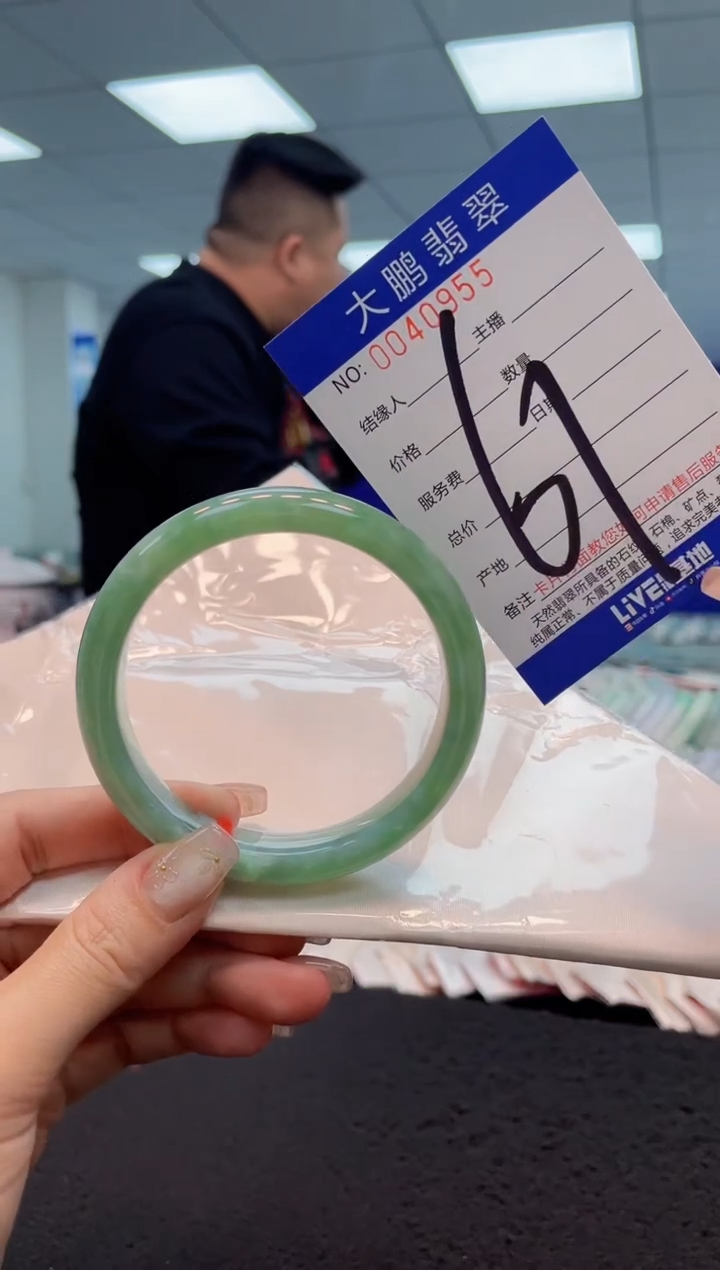 【闪购商品】翡翠手镯未镶嵌AAAAAAAAAA