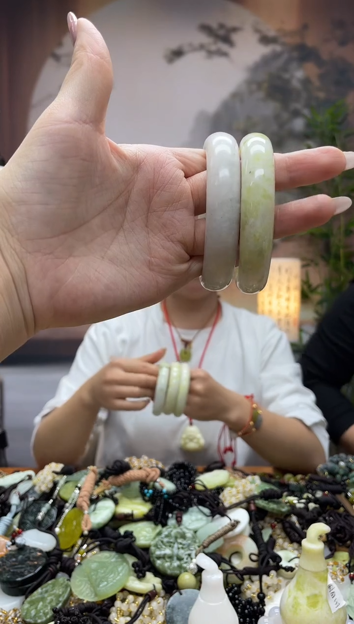 未镶嵌岫玉吊坠·