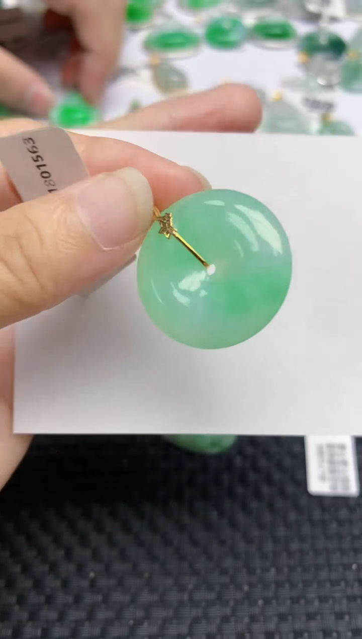 翡翠18K金镶嵌颈饰天然A货翡翠