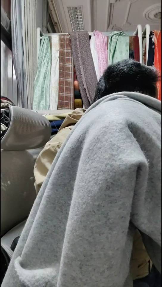 浅灰白双色针织布料