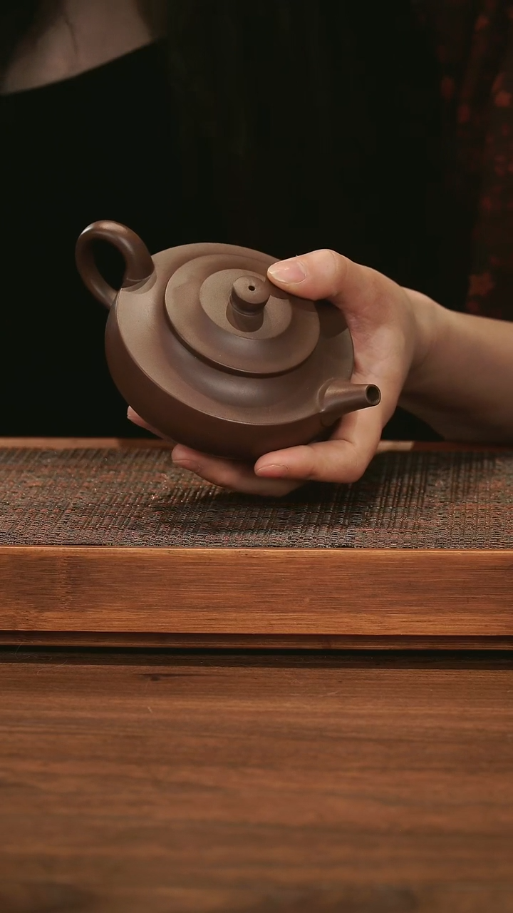 【闪购商品】紫砂茶壶 全手工 周盘 某革泥 容量180cc