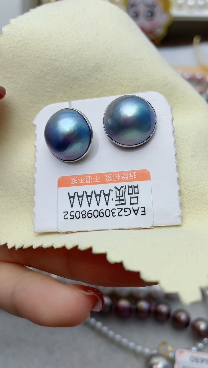 【闪购商品】拼合珍珠（马贝珠）耳饰18K金镶嵌W79