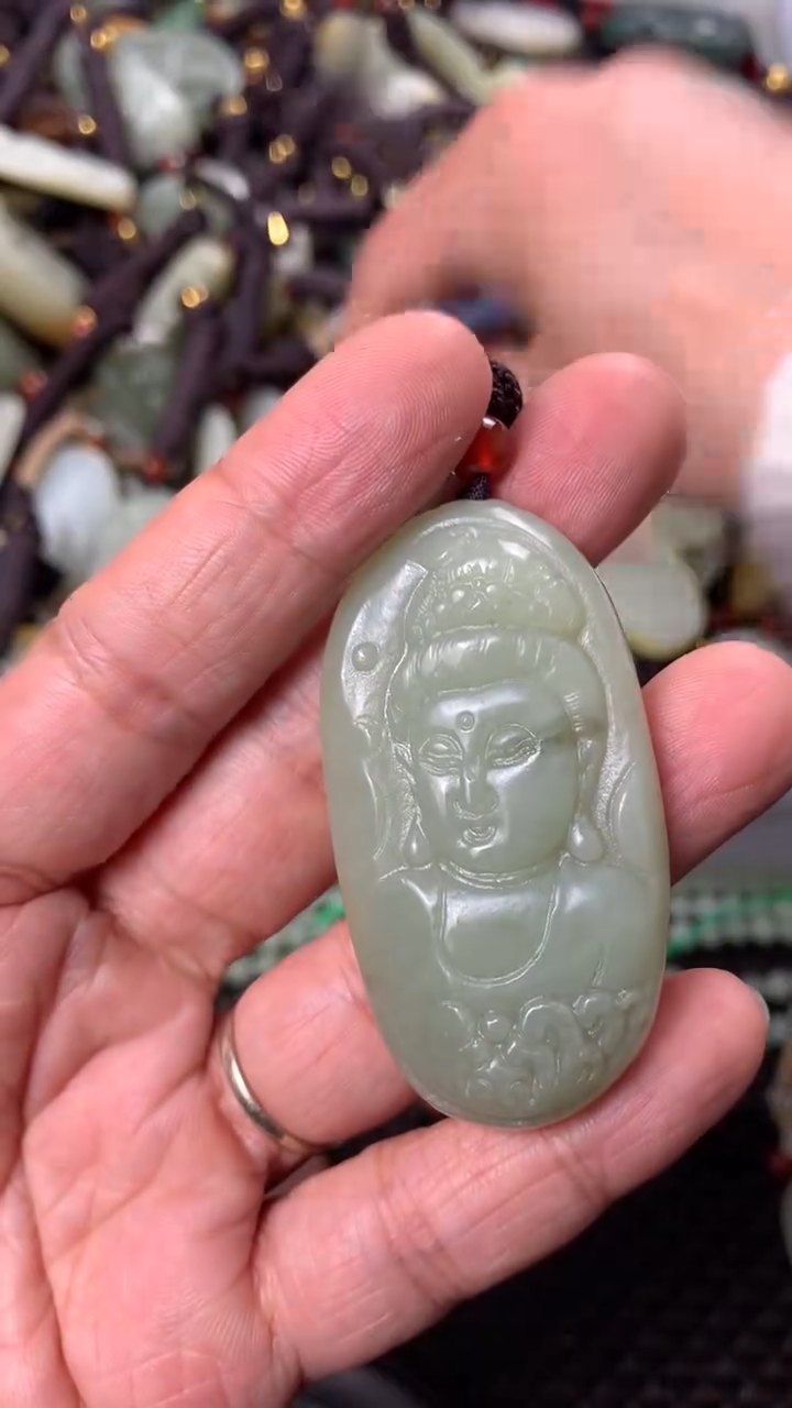 【闪购商品】和田玉颈饰未镶嵌多样性发货没有证书.拍一发一，有瑕