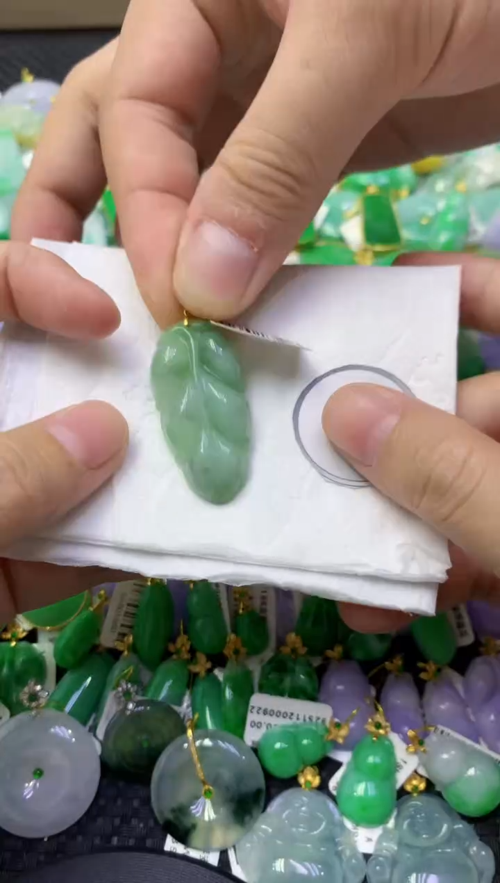 颈饰未镶嵌翡翠天然缅甸翡翠A货