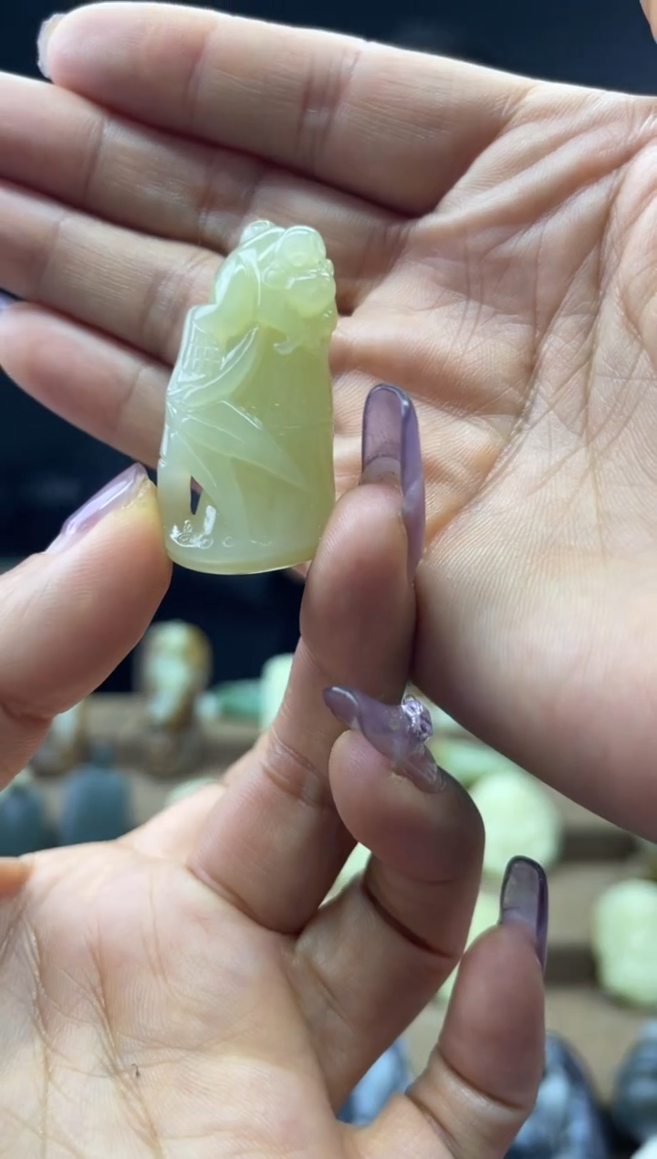 颈饰未镶嵌和田玉1