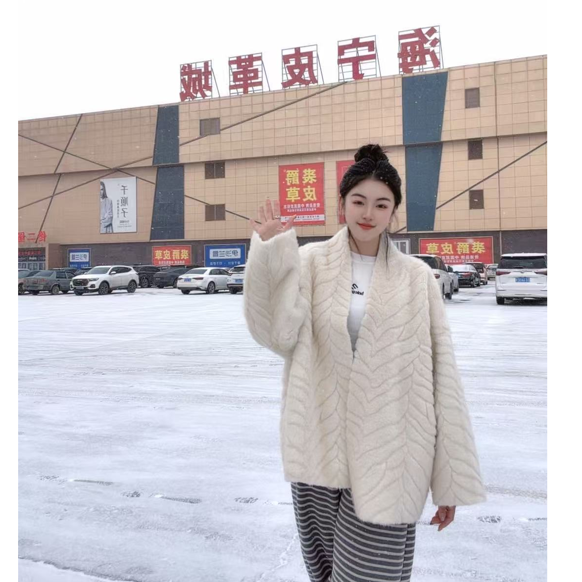 2025新款韩版冬季金叶时尚轻奢感休闲女装INS风保暖毛毛外套