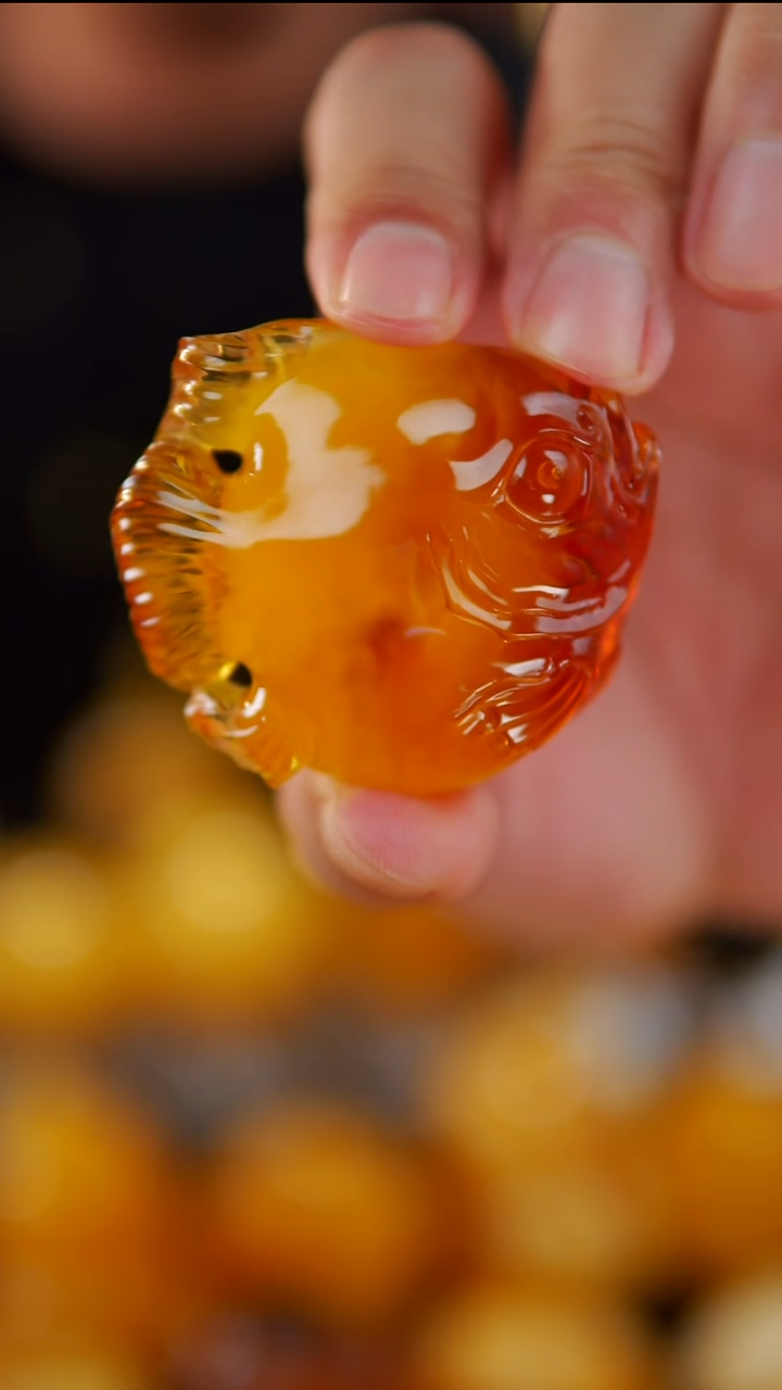 裸石琥珀未镶嵌雕刻鱼吊坠29.62