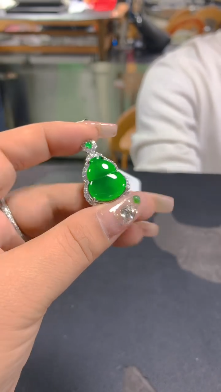 【闪购商品】翡翠吊坠(赠链)未镶嵌0665625850多样性发其一