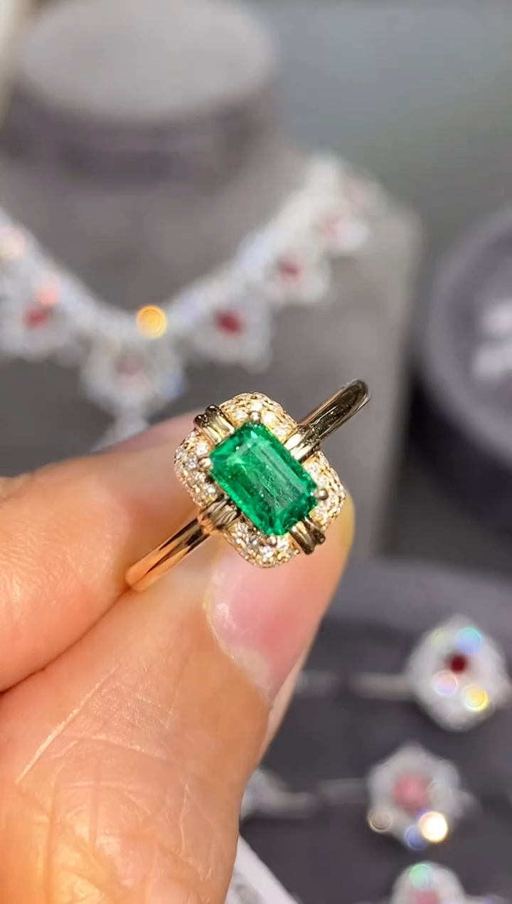 【闪购商品】祖母绿戒指18K金镶嵌0.66ct/新年开工价