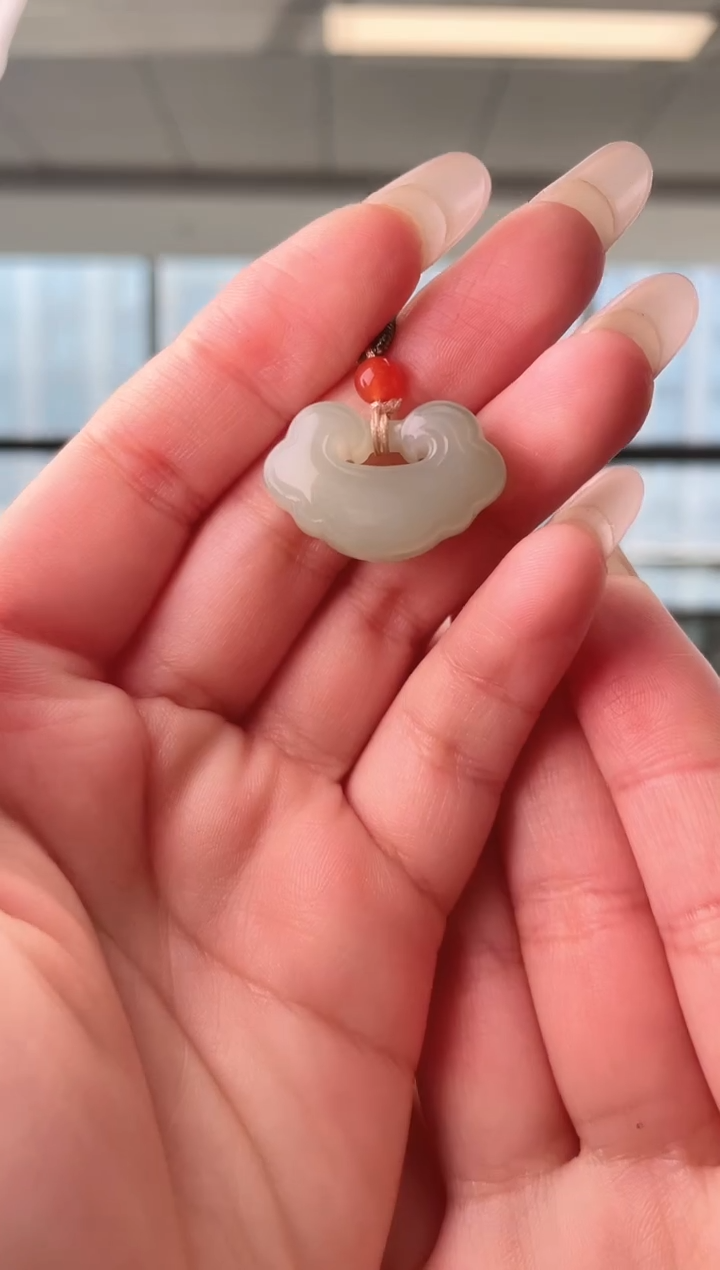 颈饰未镶嵌和田玉锁 无