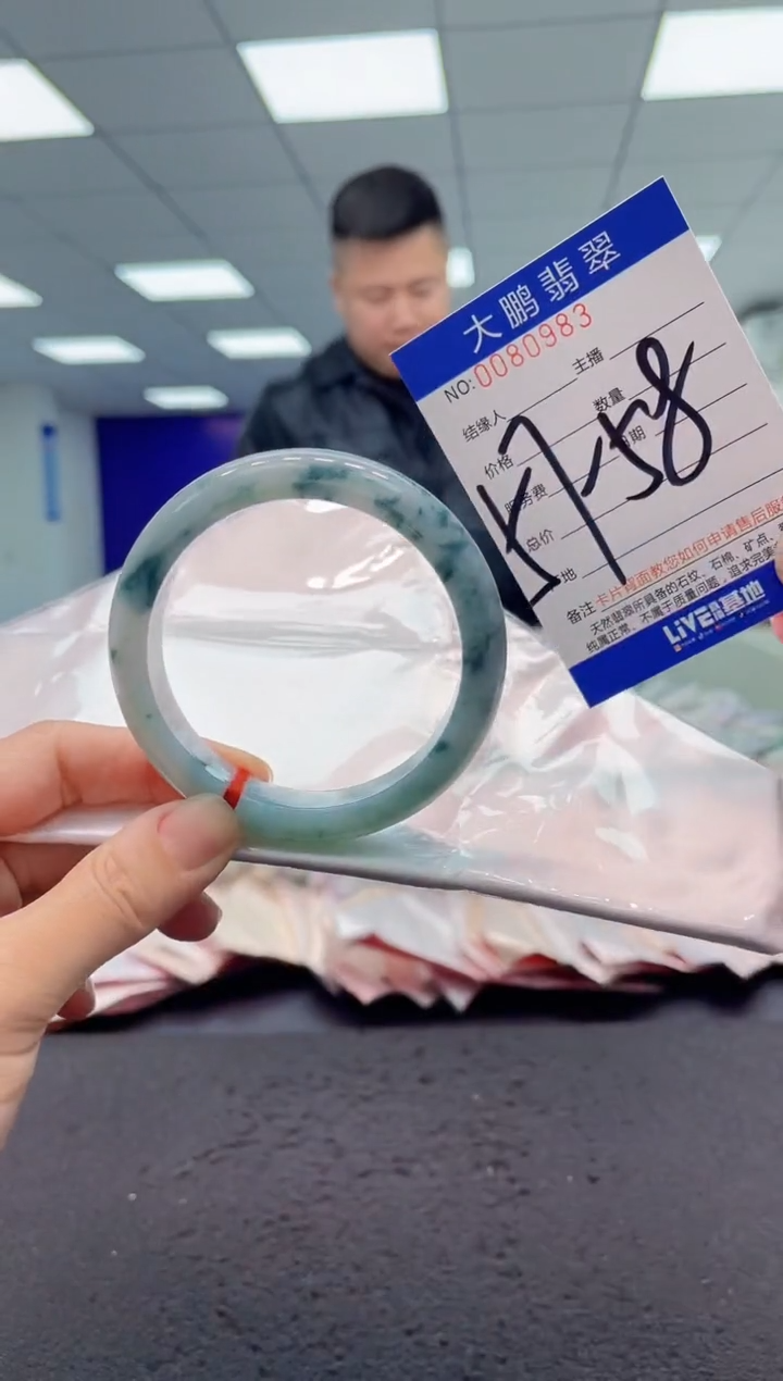 【闪购商品】翡翠手镯未镶嵌AAAAAAAAAA