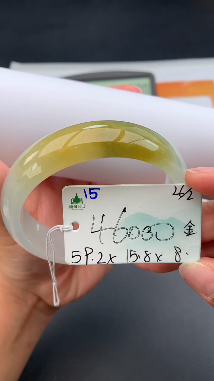 【闪购商品】翡翠手镯未镶嵌女神节#送礼#，下单联系客服核对地址~