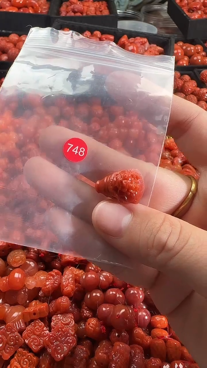 颈饰未镶嵌南红玛瑙1
