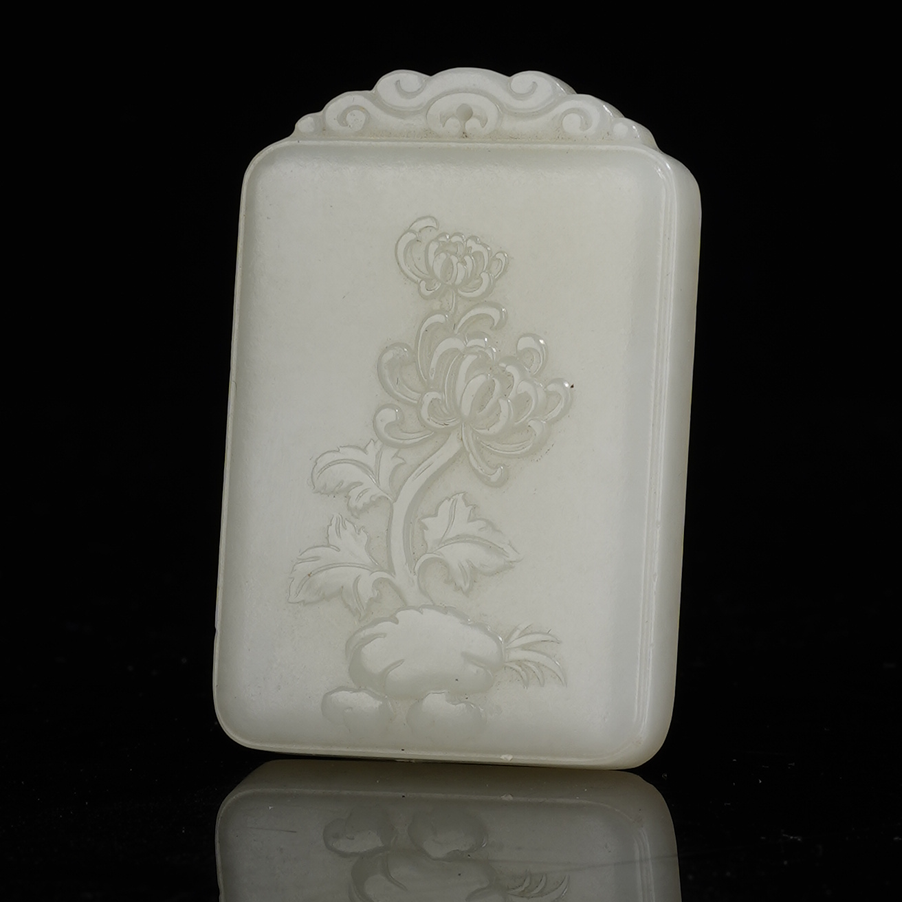 XS02100二十世纪和田玉菊花牌吊坠