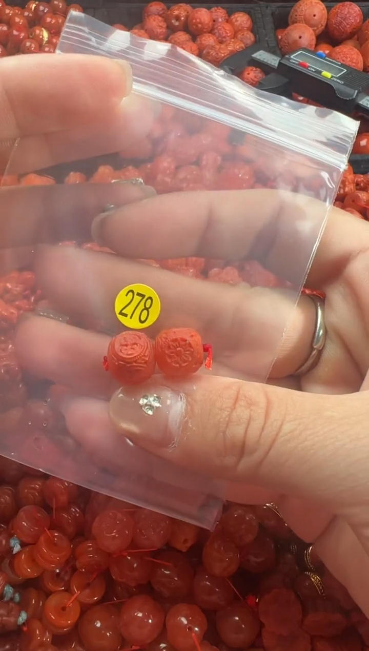 南红玛瑙未镶嵌颈饰1