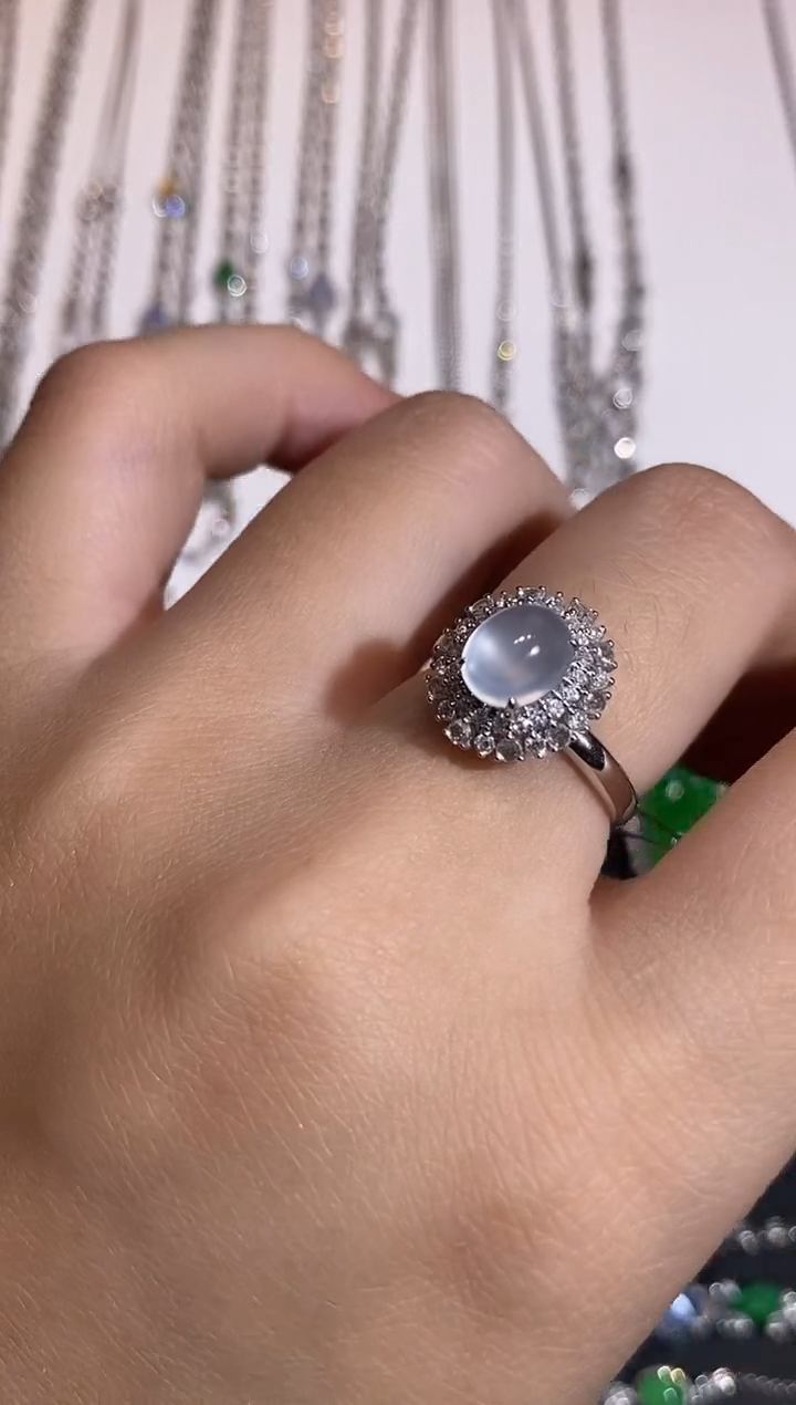 颈饰18K金镶嵌翡翠戒指