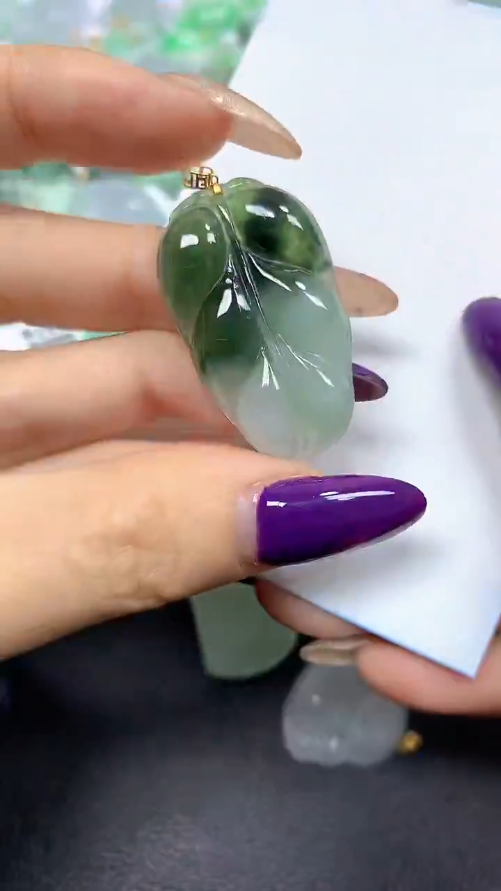 颈饰18K金镶嵌翡翠 