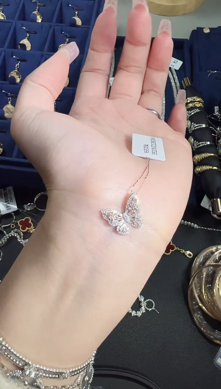 【闪购商品】钻石吊坠18K金镶嵌蝴蝶吊坠hgt