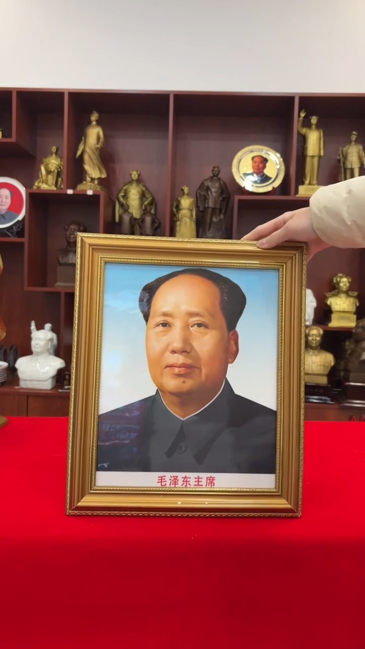 竖款2号款挂画  32*38  金边