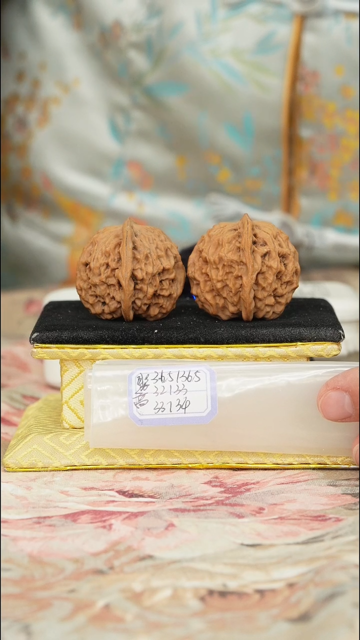 【闪购商品】文玩核桃把件非嫁接元宝