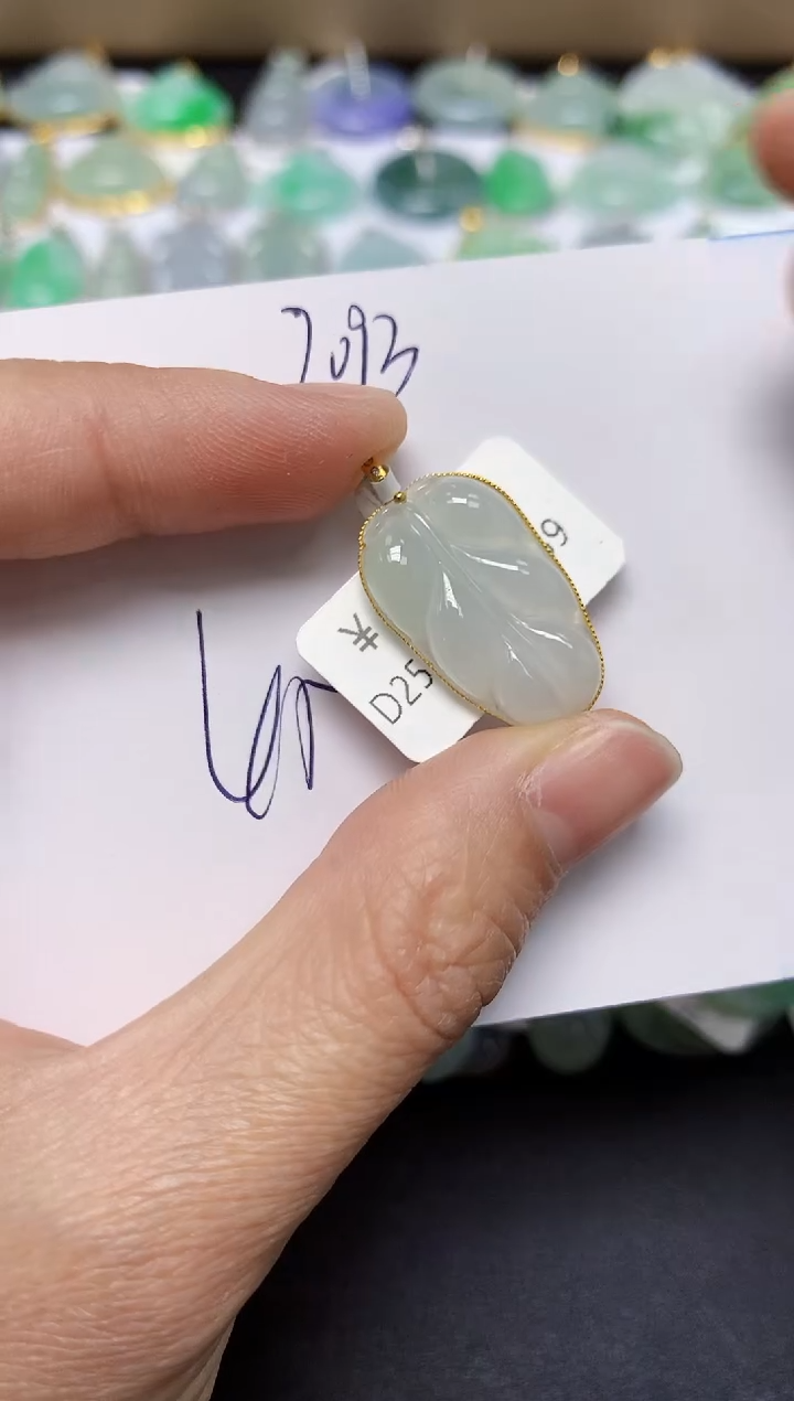 翡翠18K金镶嵌颈饰 天然翡翠A货