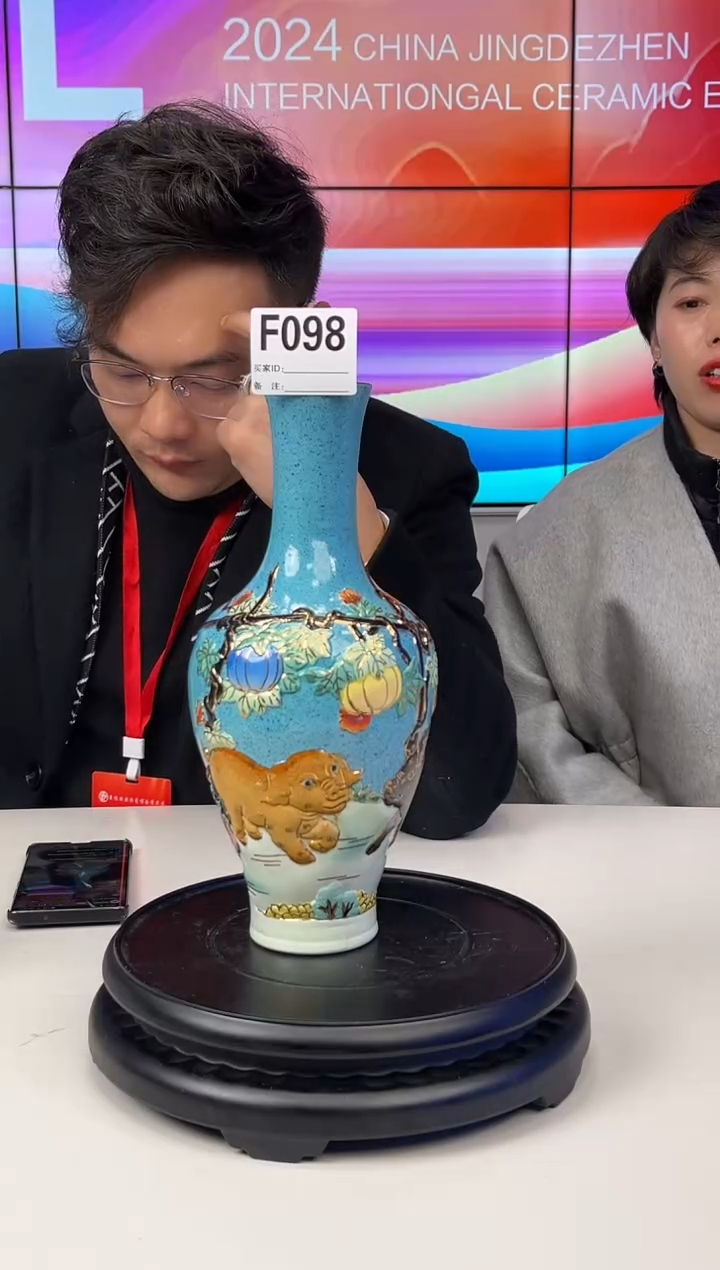 【闪购商品】摆件 景德镇陶瓷雕刻赏瓶098