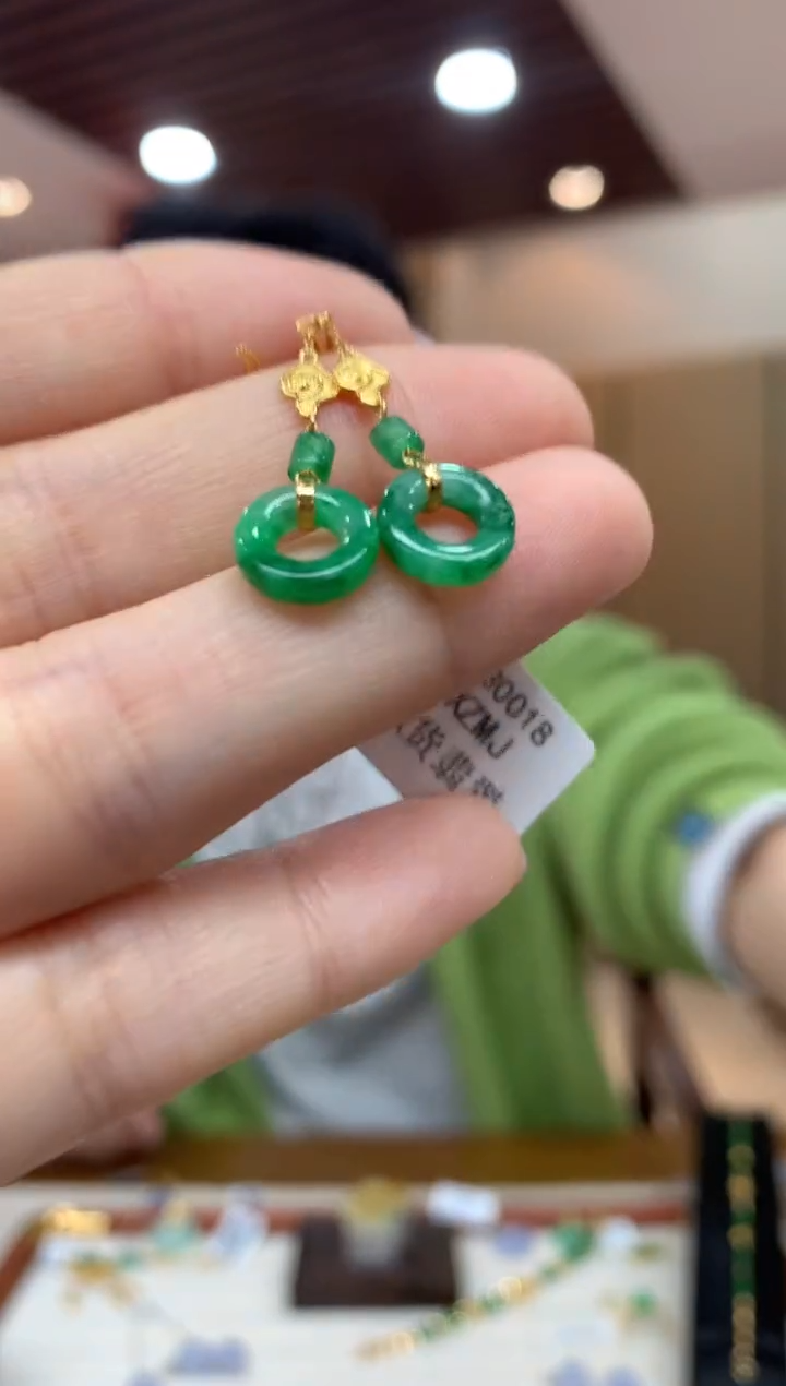 18K金镶嵌翡翠耳饰耳钩