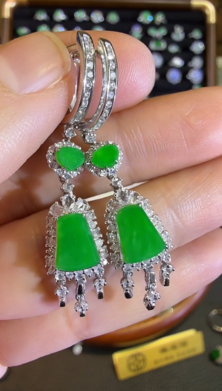 【闪购商品】翡翠耳饰18K金镶嵌高冰正阳满绿无事牌耳坠