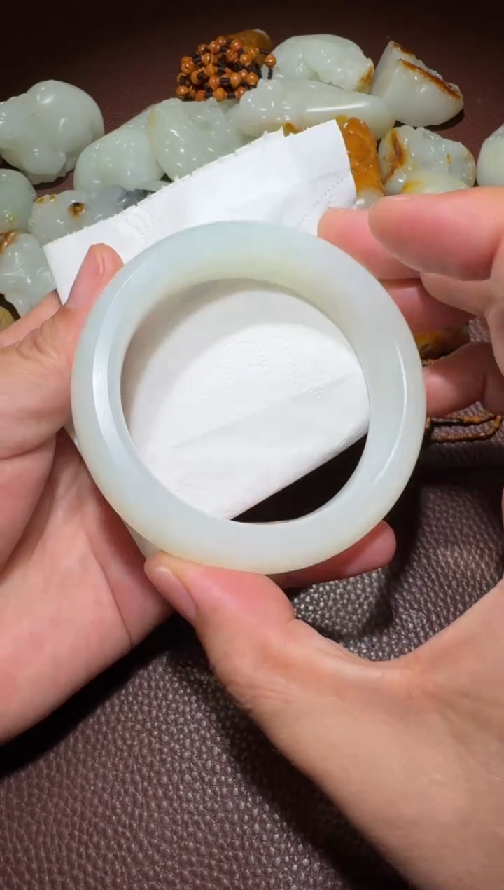 和田玉手镯未镶嵌青**业和田玉