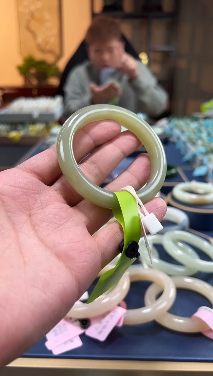 【闪购商品】和田玉手镯未镶嵌A0040-56.4圈