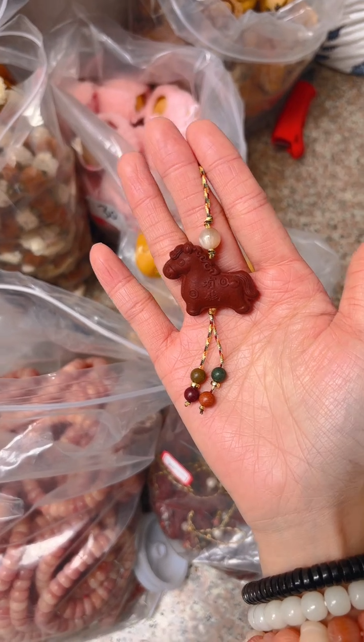 吊坠粉压象牙果合的香小马挂件