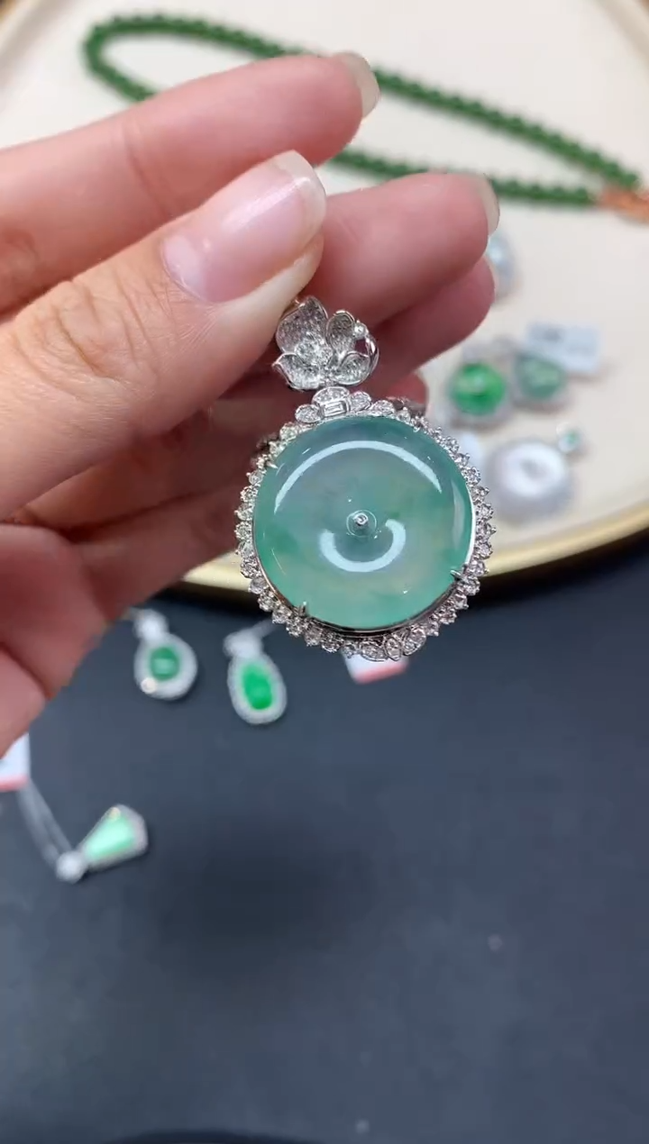 【闪购商品】翡翠吊坠(不含链)18K金镶嵌吊坠A370|39800