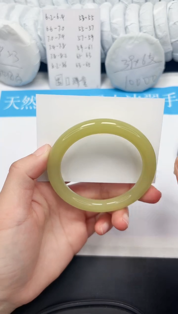 【闪购商品】石英质玉手镯未镶嵌76-61.6