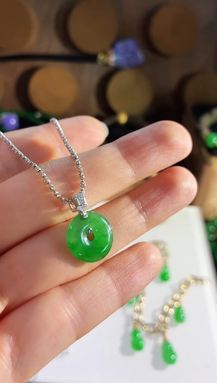 吊坠(不含链)18K金镶嵌翡翠吊坠